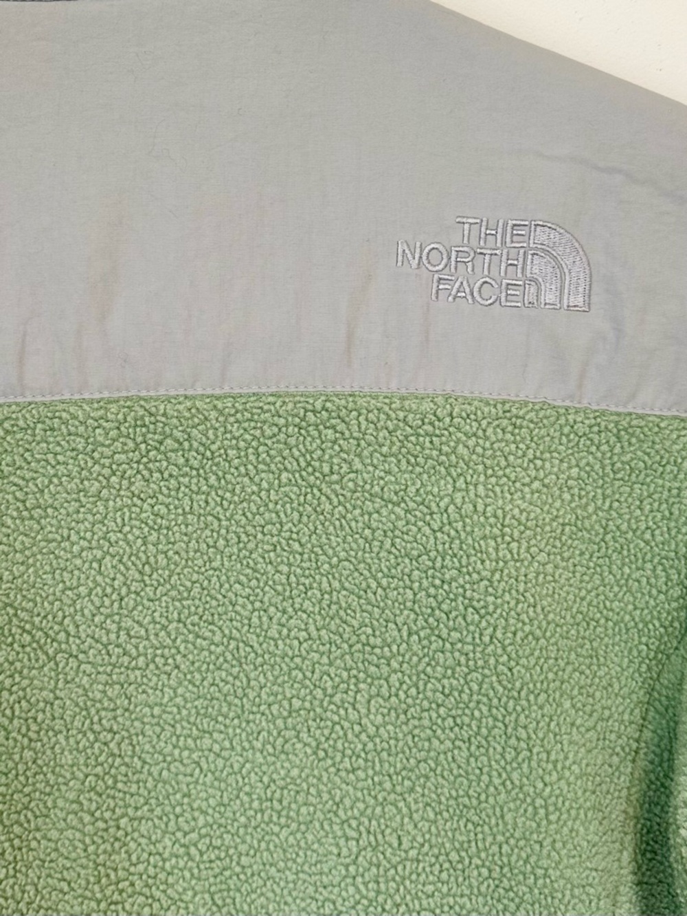 The North Face Kids Light Green and Gray Denali Fleece Jacket - Girls Medium - Picture 6 of 9